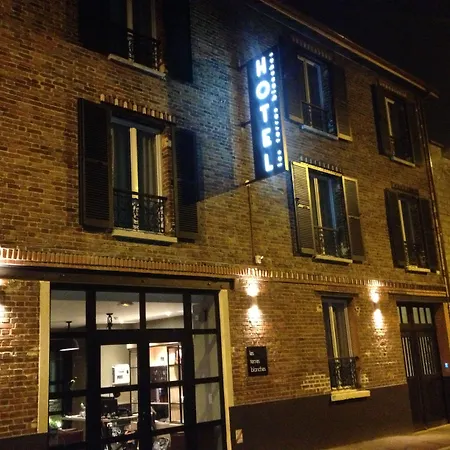 Les Terres Blanches ホテル シャトゥー